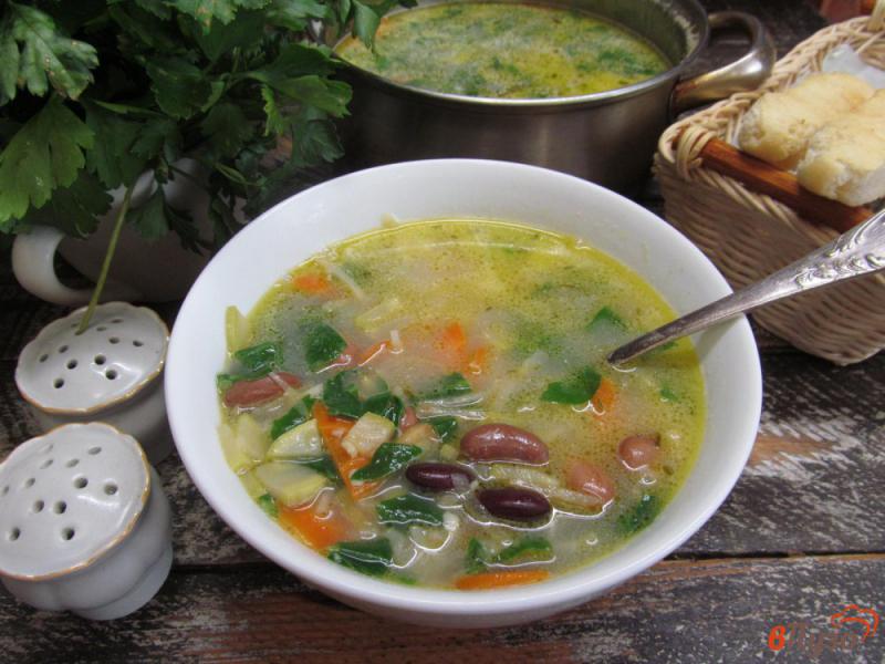 Фото приготовление рецепта: Сливочный суп с фасолью и шпинатом шаг №9