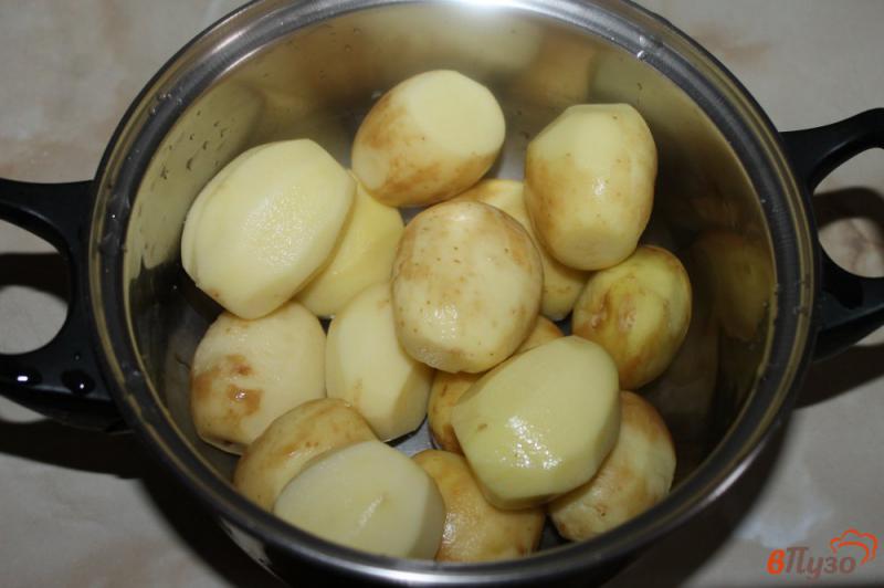 Фото приготовление рецепта: Молодой картофель с кабачковой подливой шаг №1
