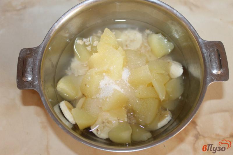 Фото приготовление рецепта: Овсянка с печеным яблоком и бананом шаг №4