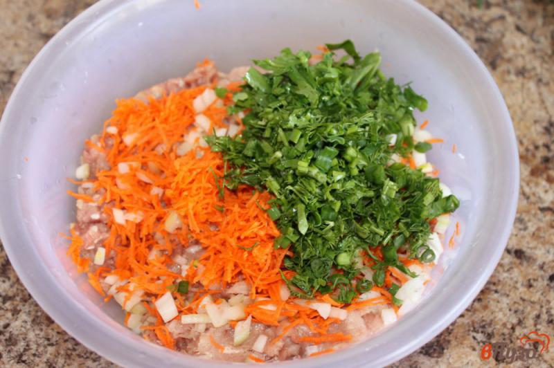 Фото приготовление рецепта: Куриные котлеты с морковью и сыром шаг №3
