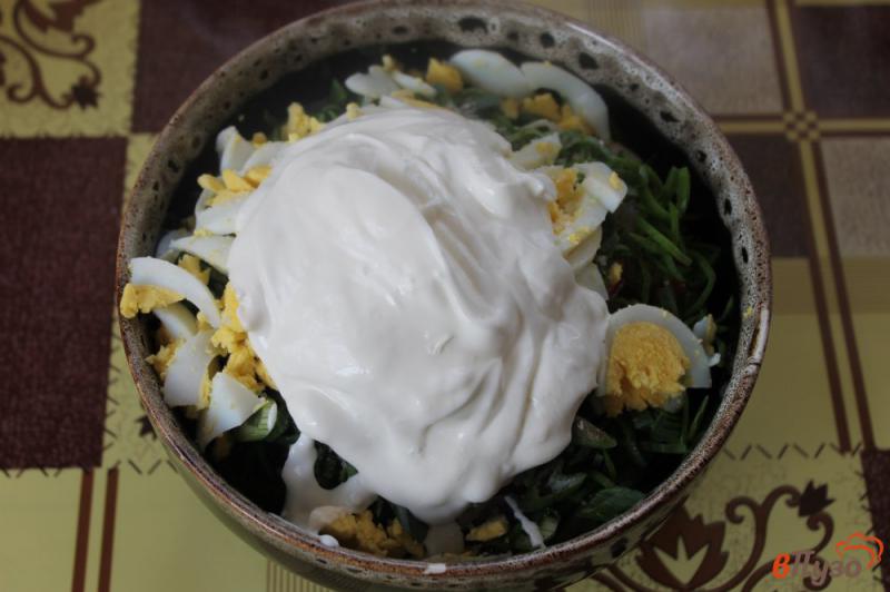 Фото приготовление рецепта: Овощной салат с яйцом на сметане шаг №4