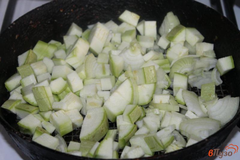 Фото приготовление рецепта: Жареные кабачки с брокколи и шпинатом шаг №2