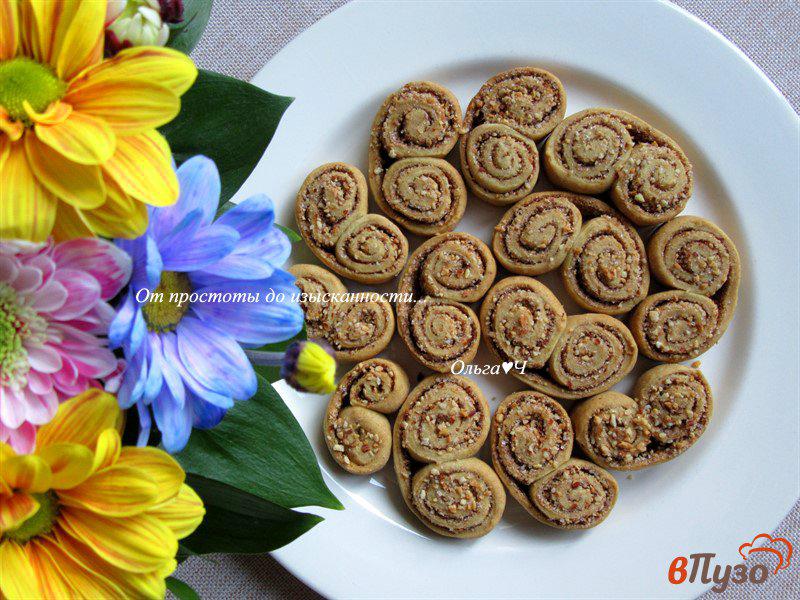 Фото приготовление рецепта: Цельнозерновое печенье с орехами и корицей шаг №7