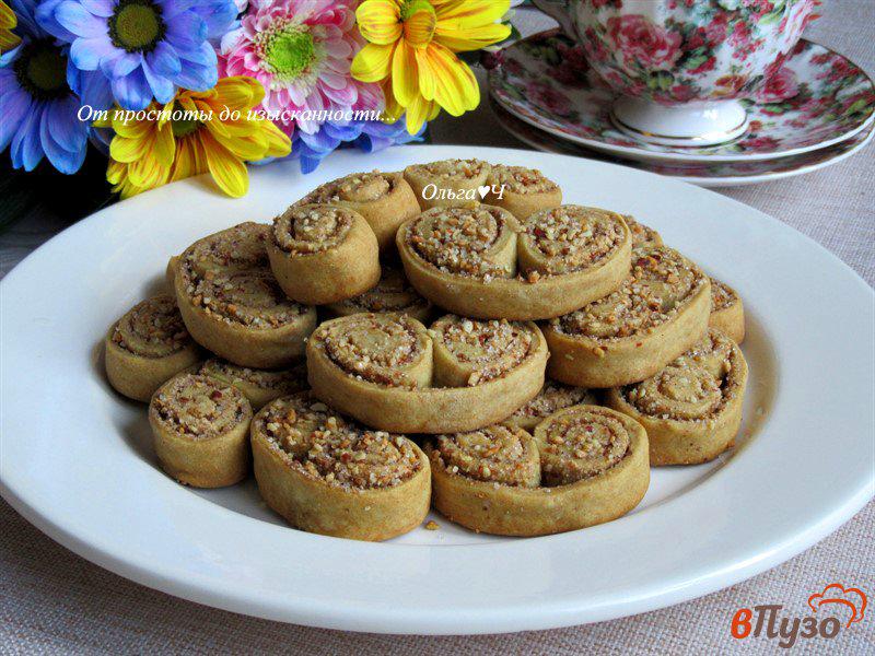 Фото приготовление рецепта: Цельнозерновое печенье с орехами и корицей шаг №8