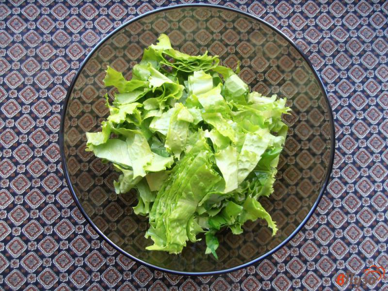 Фото приготовление рецепта: Салат из шпината с кукурузой и сыром шаг №1