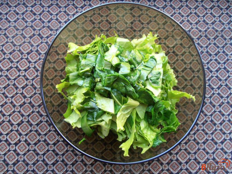 Фото приготовление рецепта: Салат из шпината с кукурузой и сыром шаг №2