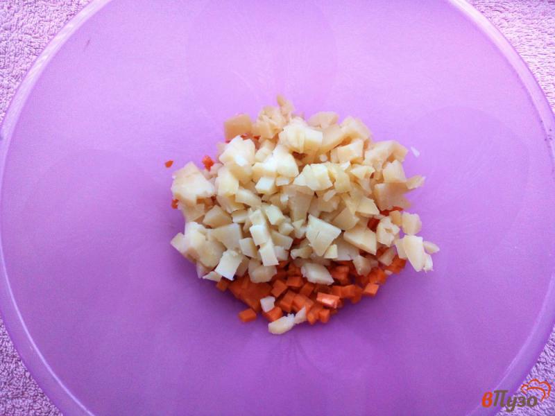 Фото приготовление рецепта: Салат с овощами горошком и копченым окорочком шаг №1
