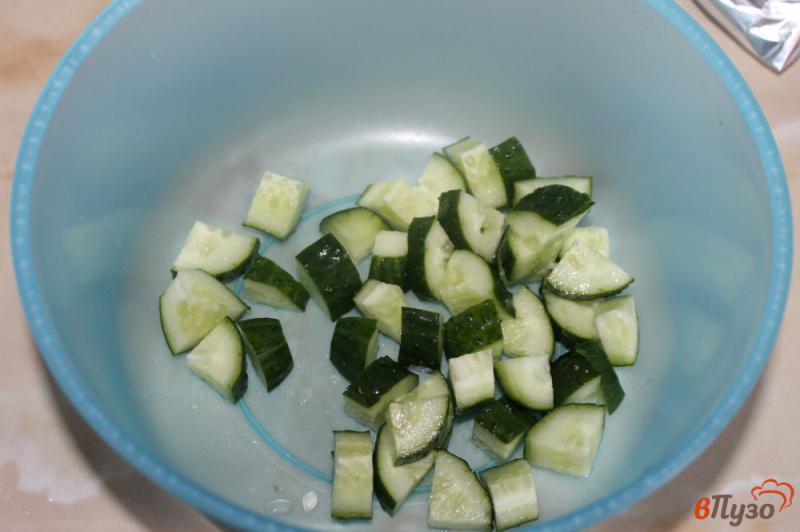Фото приготовление рецепта: Зеленый салат со шпинатом и кабачком шаг №2