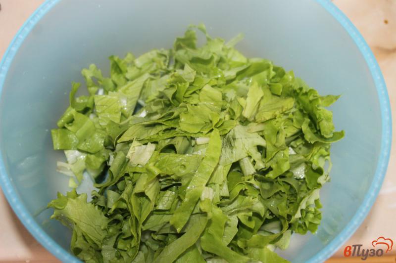 Фото приготовление рецепта: Зеленый салат со шпинатом и кабачком шаг №3