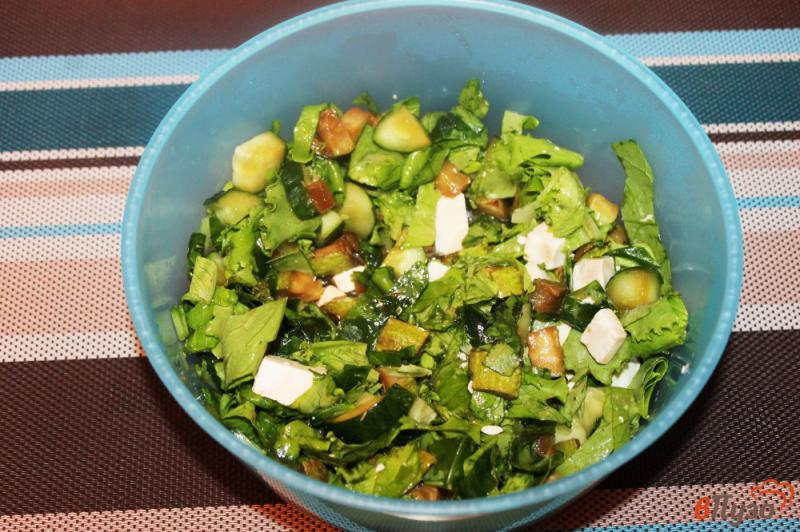 Фото приготовление рецепта: Зеленый салат со шпинатом и кабачком шаг №6