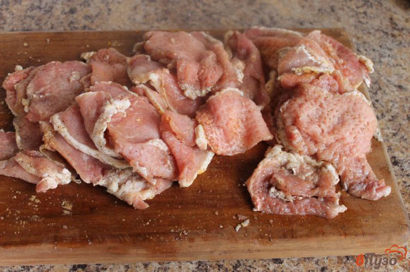 Фото приготовление рецепта: Пряные свиные отбивные шаг №3