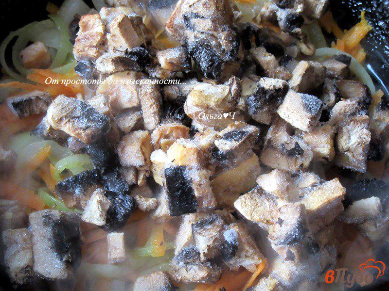 Фото приготовление рецепта: Густой грибной суп с фунчозой шаг №2