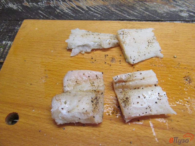 Фото приготовление рецепта: Запеченная рыба под овощами шаг №1