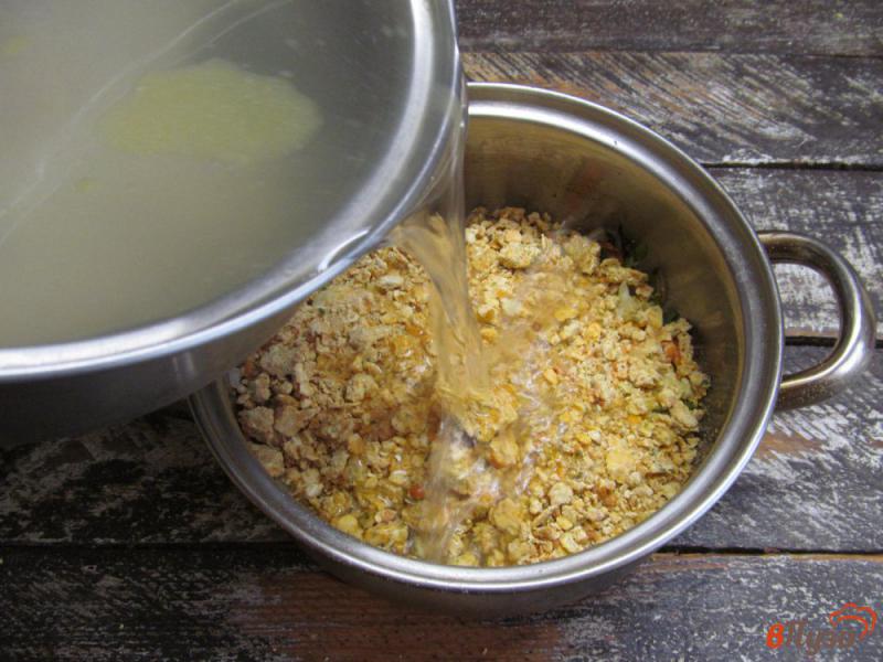 Фото приготовление рецепта: Гороховый суп на курином бульоне с цветной капустой шаг №4