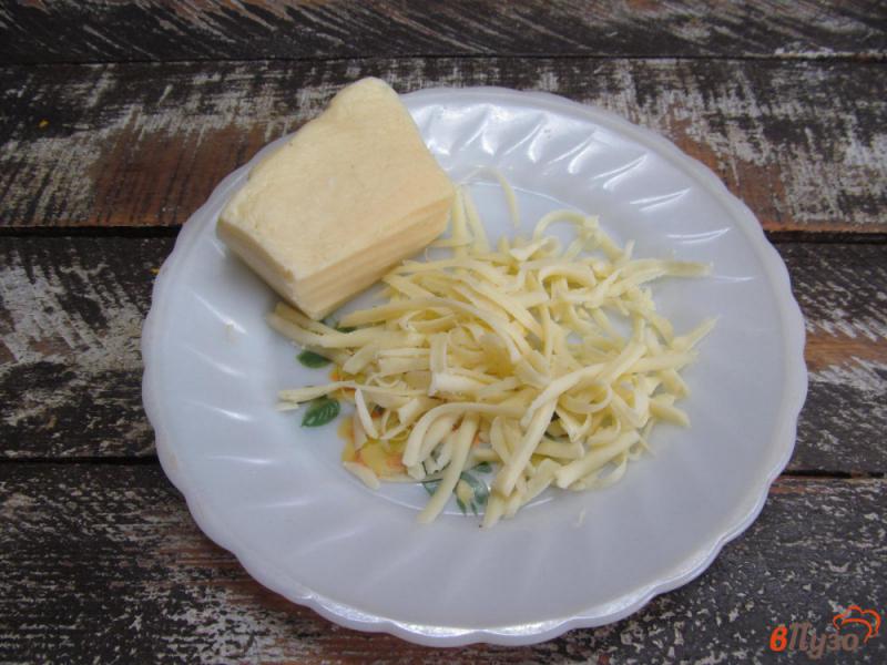Фото приготовление рецепта: Овсяная каша с чиа сыром и бананом шаг №3
