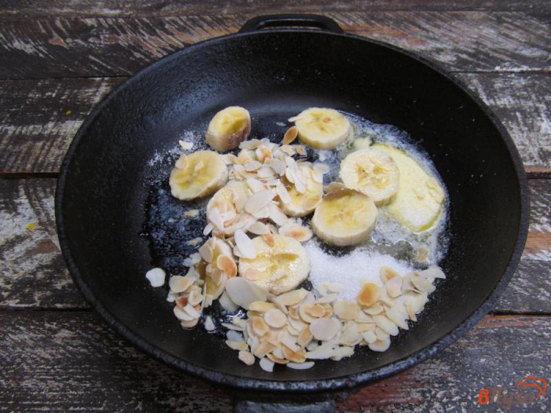 Фото приготовление рецепта: Овсяная каша с чиа сыром и бананом шаг №8