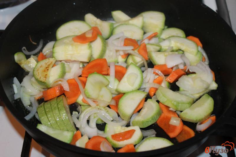 Фото приготовление рецепта: Рагу из кабачка и цветной капусты шаг №3