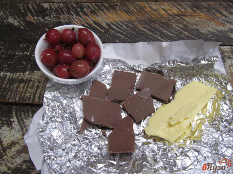 Фото приготовление рецепта: Шоколадный десерт за десять минут шаг №4