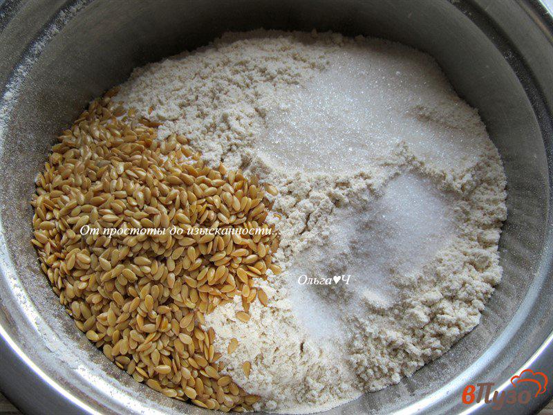 Фото приготовление рецепта: Цельнозерновое галетное печенье с семенами льна шаг №1