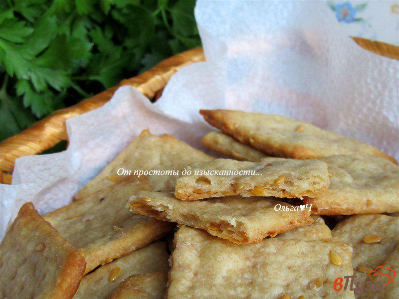 Фото приготовление рецепта: Цельнозерновое галетное печенье с семенами льна шаг №7