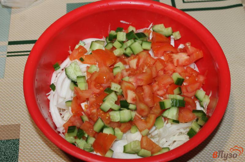 Фото приготовление рецепта: Салат из пекинской капусты с копченой колбасой, яйцом и морковью шаг №2