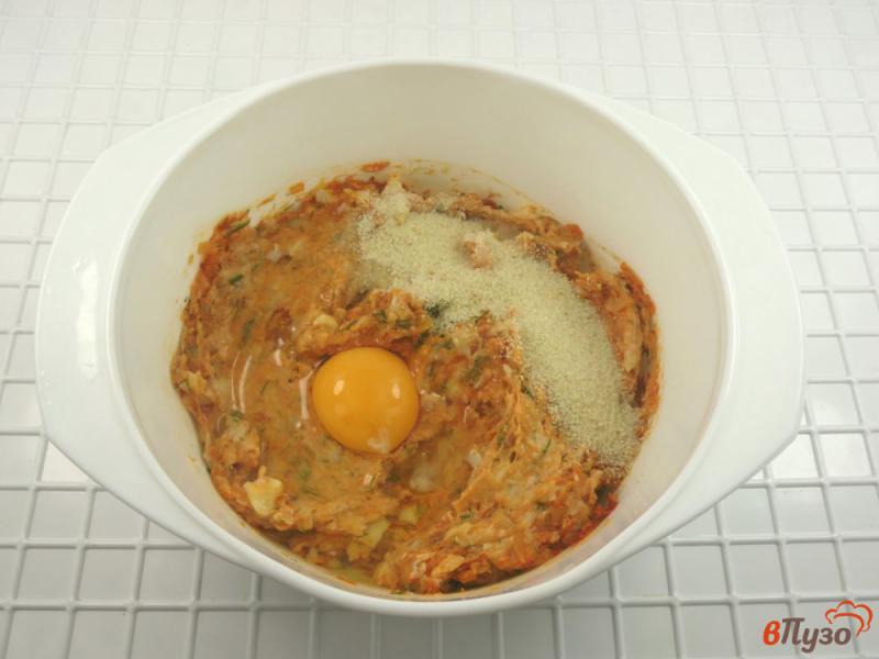 Фото приготовление рецепта: Котлеты куриные с томатной пастой шаг №6