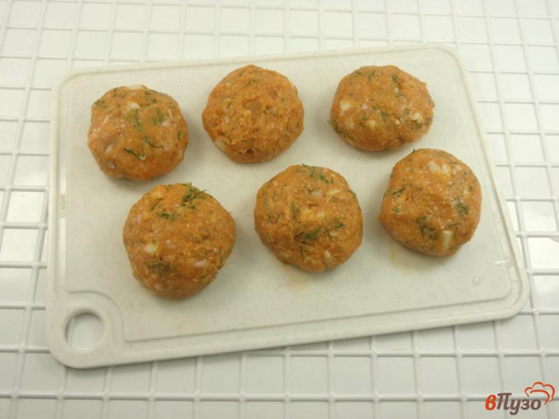 Фото приготовление рецепта: Котлеты куриные с томатной пастой шаг №7