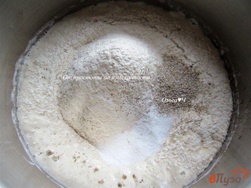 Фото приготовление рецепта: Цельнозерновой сметанный хлеб с гречневой мукой шаг №2