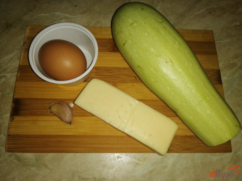 Фото приготовление рецепта: Кабачково-сырные оладьи шаг №1