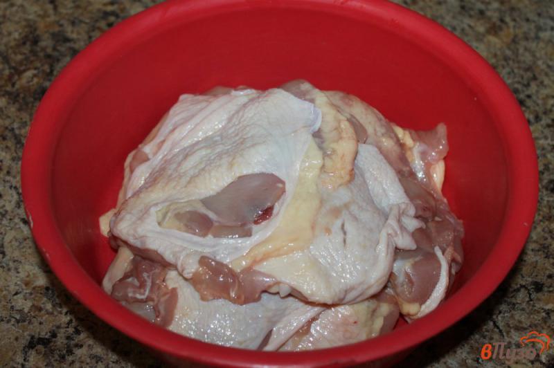Фото приготовление рецепта: Куриное бедро маринованное в айране шаг №1