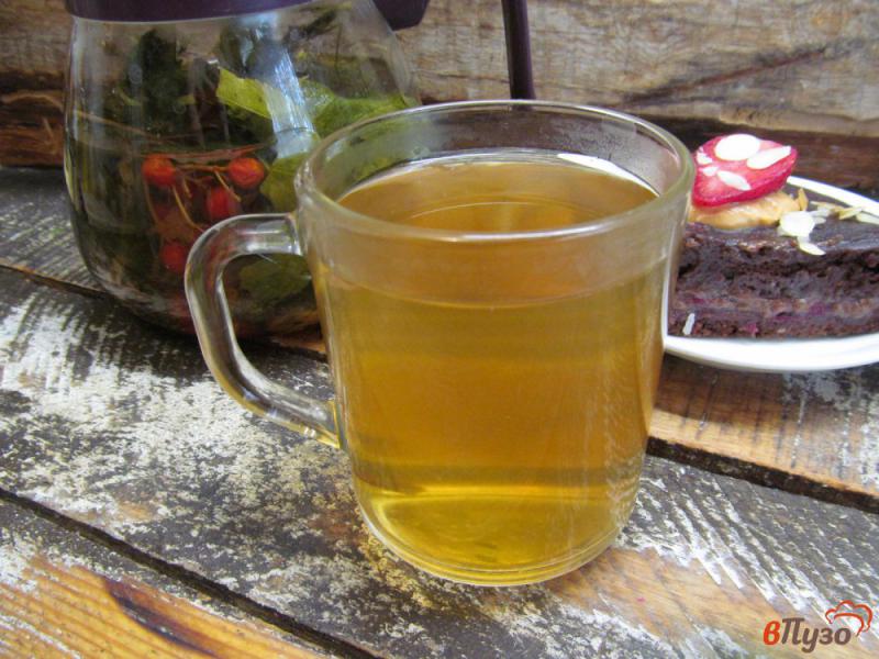 Фото приготовление рецепта: Чай - напиток из грейпфрута с мятой и розмарином шаг №7