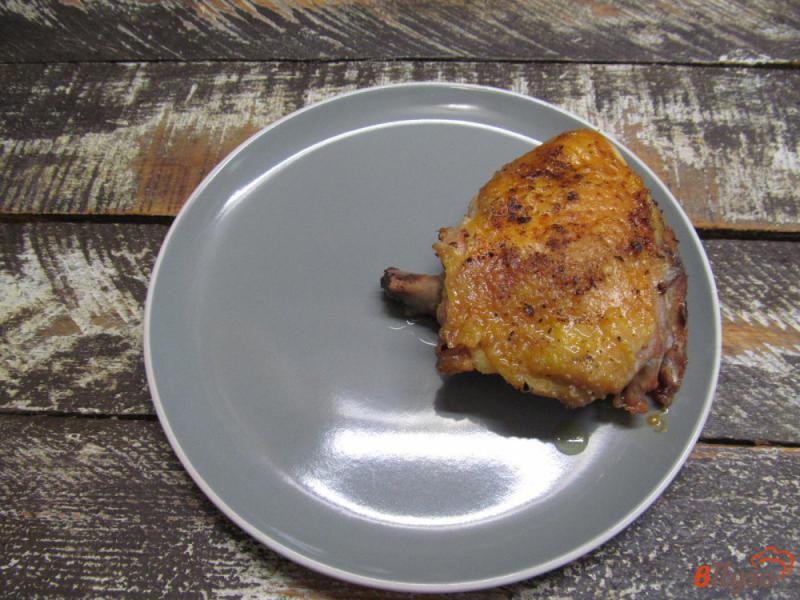 Фото приготовление рецепта: Куриные бедра с фасолью и овощами шаг №2