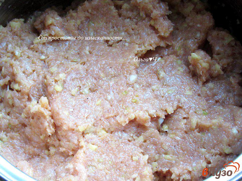 Фото приготовление рецепта: Томатные курино-овощные котлеты шаг №3
