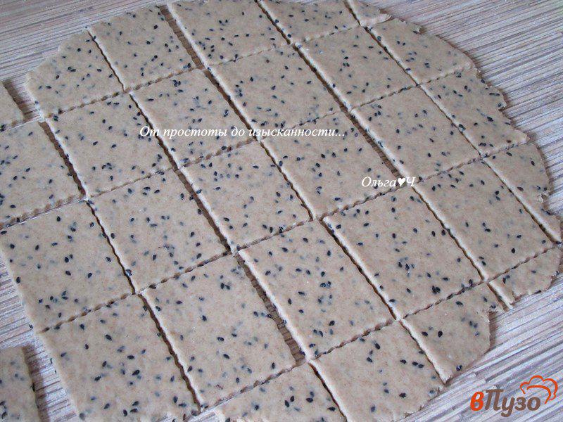 Фото приготовление рецепта: Цельнозерновое творожное печенье с кунжутом шаг №4
