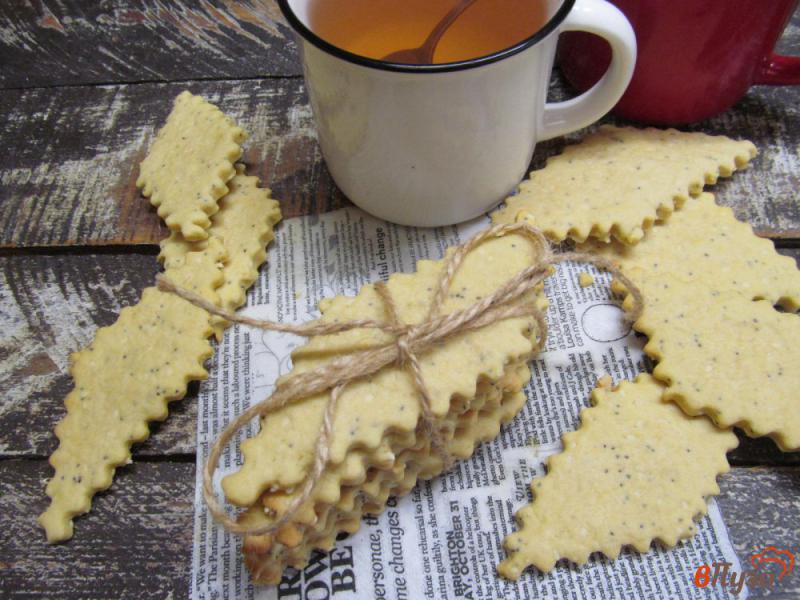 Фото приготовление рецепта: Песочное печенье с маком и кунжутом на оливковом масле шаг №9