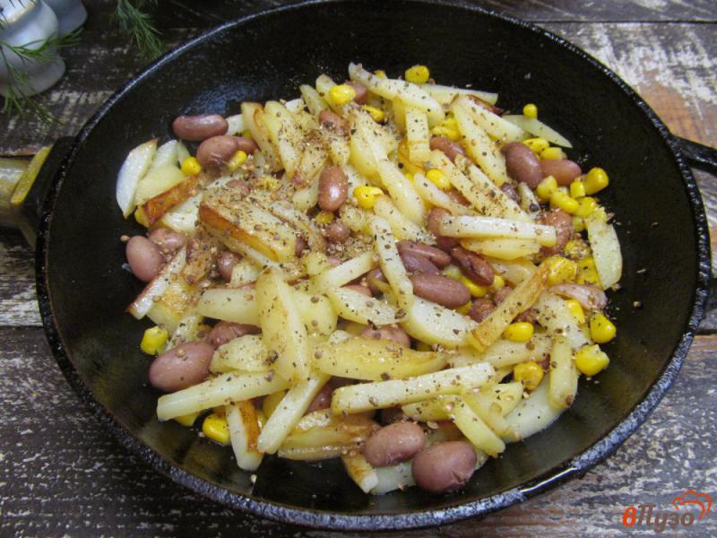 Фото приготовление рецепта: Жареный картофель в мексиканском стиле шаг №3