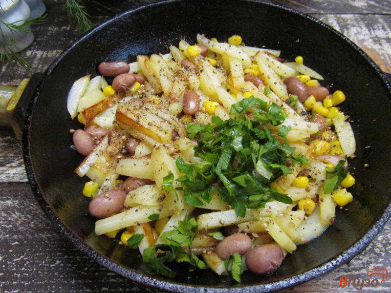 Фото приготовление рецепта: Жареный картофель в мексиканском стиле шаг №4