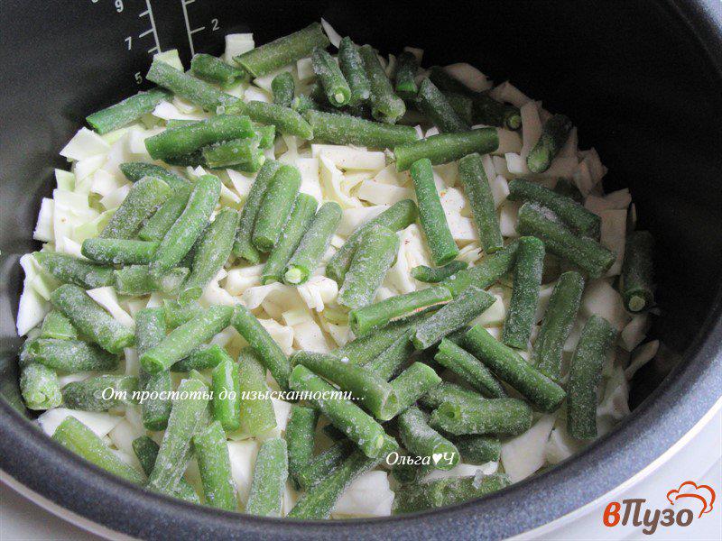 Фото приготовление рецепта: Пангасиус с капустой и стручковой фасолью шаг №1