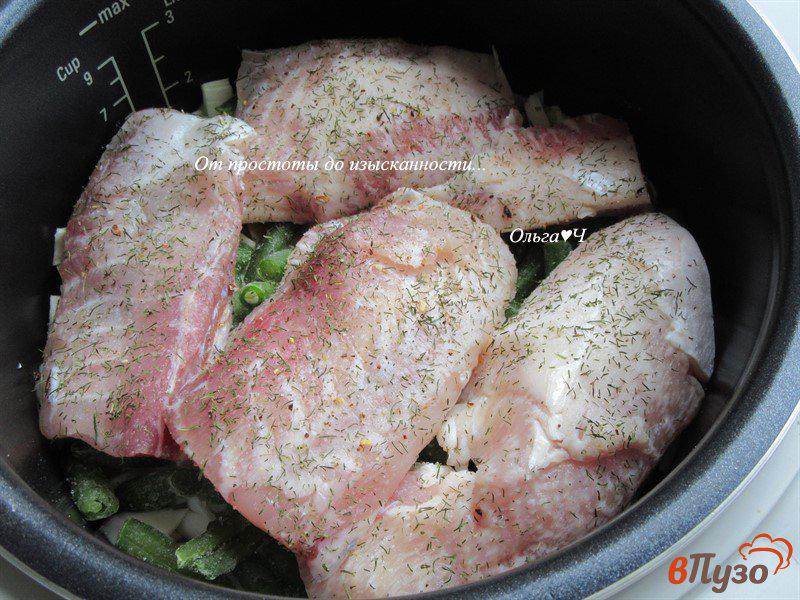 Фото приготовление рецепта: Пангасиус с капустой и стручковой фасолью шаг №2