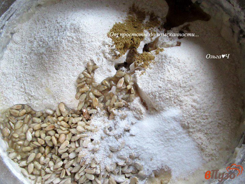 Фото приготовление рецепта: Цельнозерновой овсяный хлеб с семечками шаг №4
