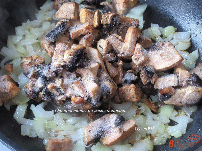 Фото приготовление рецепта: Постный бигос с фасолью и грибами шаг №2