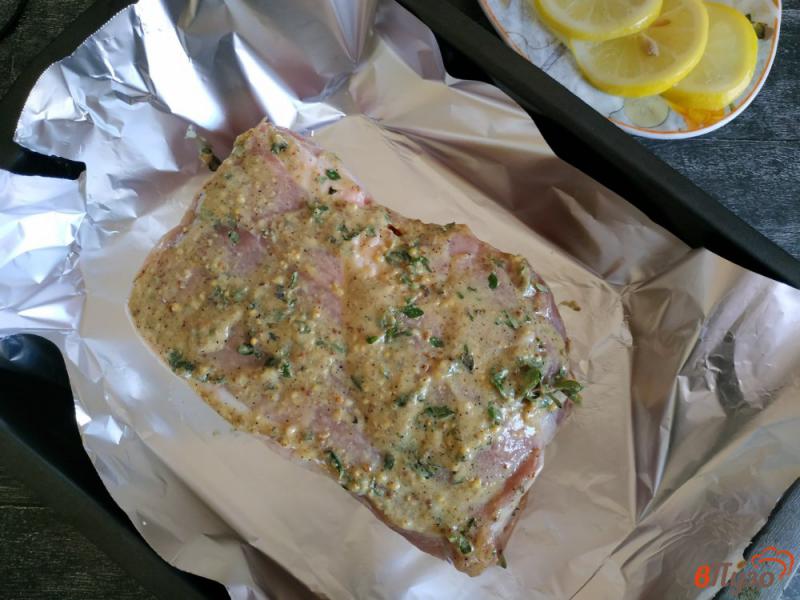 Фото приготовление рецепта: Свинина запеченная с тимьяном и горчицей шаг №4