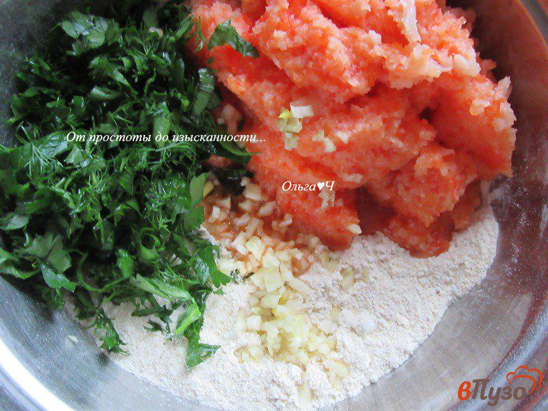 Фото приготовление рецепта: Гороховые оладьи с овощами шаг №2