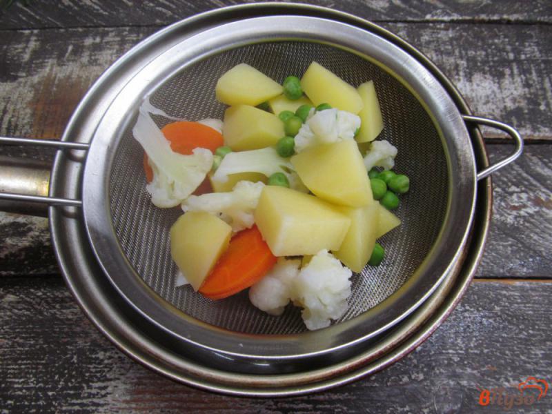 Фото приготовление рецепта: Овощи с колбасками шаг №5