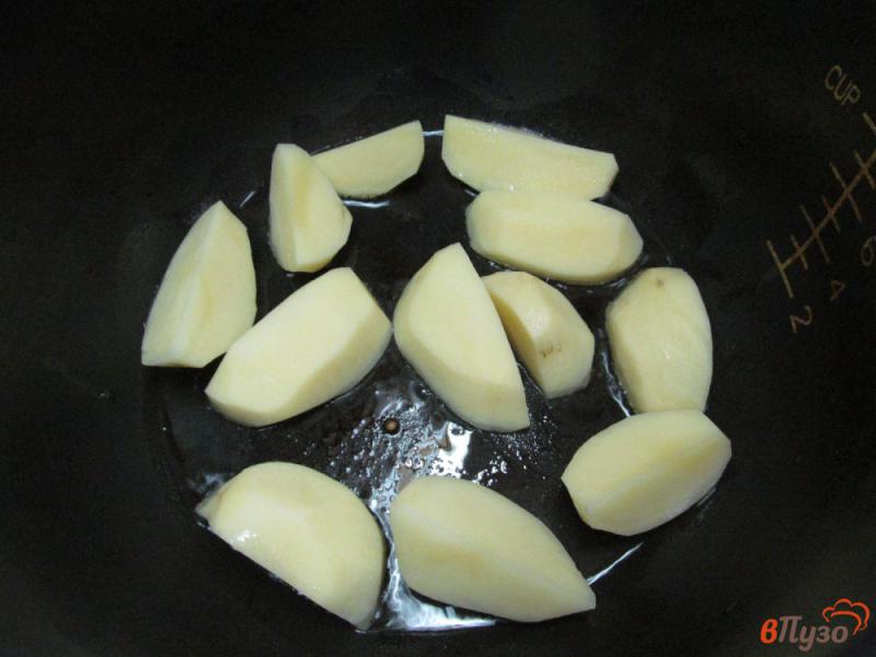 Фото приготовление рецепта: Маринованные куриные бедра с картофелем шаг №2