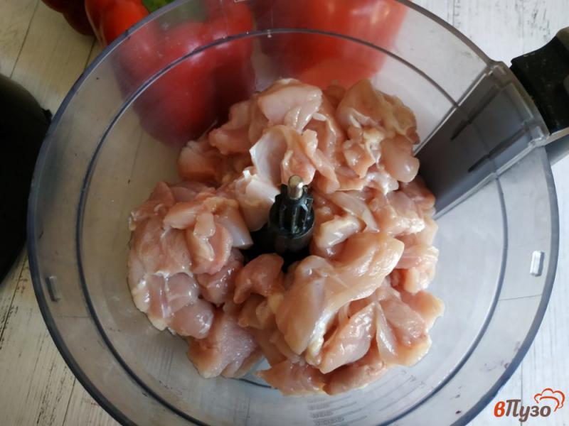 Фото приготовление рецепта: Перцы фаршированные индейкой и курицы шаг №3