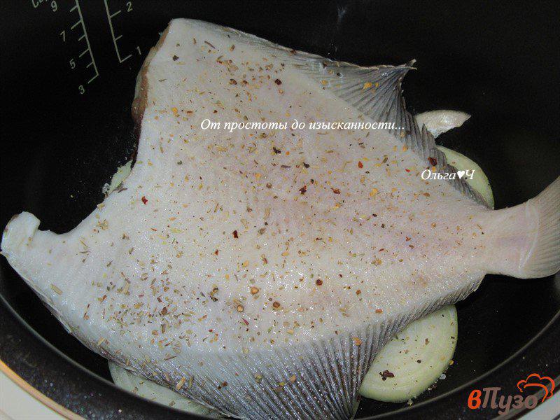 Фото приготовление рецепта: Камбала с брокколи в мультиварке шаг №2