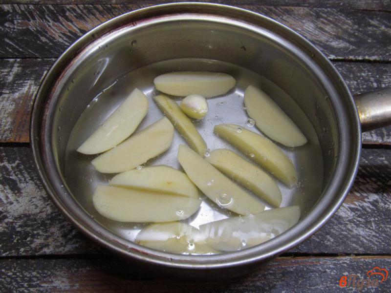 Фото приготовление рецепта: Яйцо пашот с картофелем в банке шаг №1
