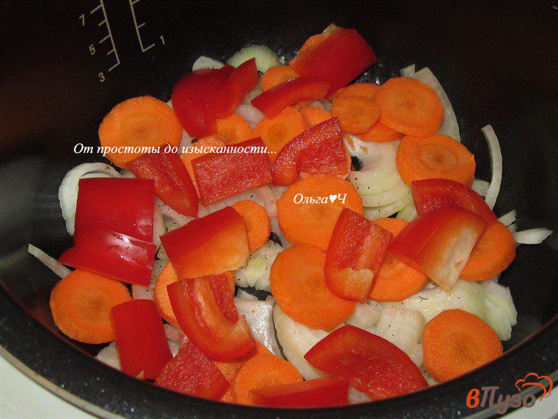 Фото приготовление рецепта: Кета с овощами в мультиварке шаг №2