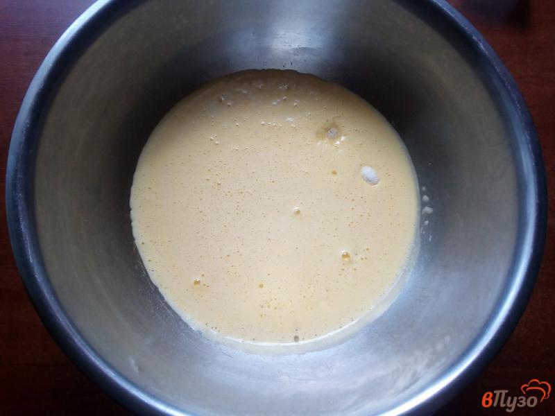 Фото приготовление рецепта: Кекс с малиной на кукурузной муке шаг №3